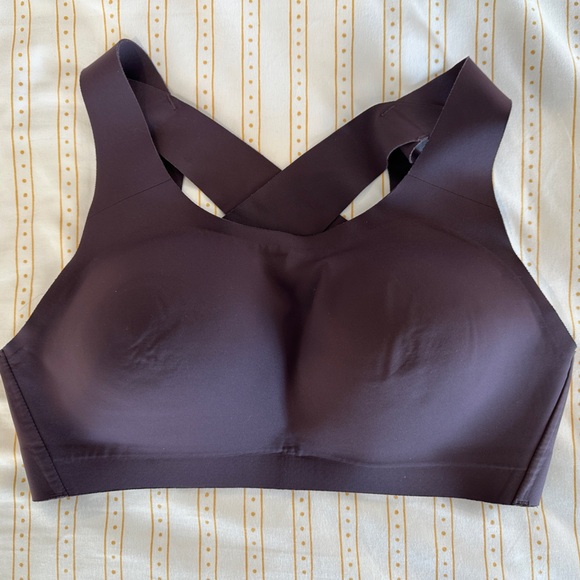 Lululemon sports bra *small flaw* - Picture 2 of 5
